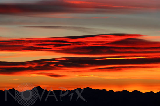 Couleurs flamboyantes au lever du Soleil 