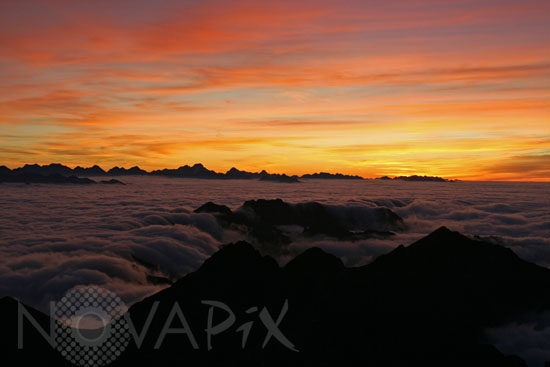 Coucher de Soleil sur une mer de nuages