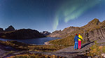 Un couple observe une Aurore boréale - Norvège 