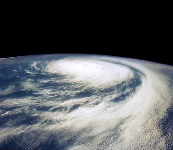 Ouragan Fefa vu par la navette Atlantis 08/1991