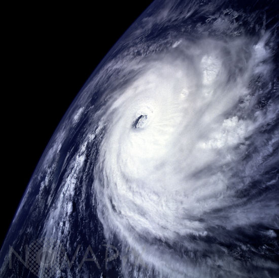 Cyclone vu par la navette Columbia. 12/1996
