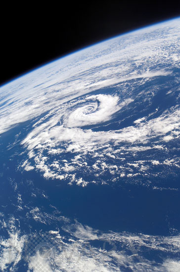 Cyclone subtropical vu par la navette Columbia. 03/2002