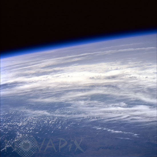 Nuages vus depuis la navette Discovery. 05/1999