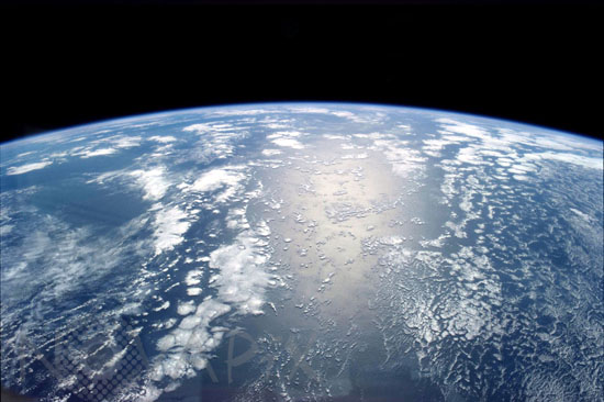 Terre vue depuis la navette Columbia en mars 2002.