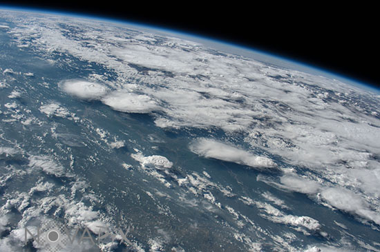 Terre: nuages et atmosphère