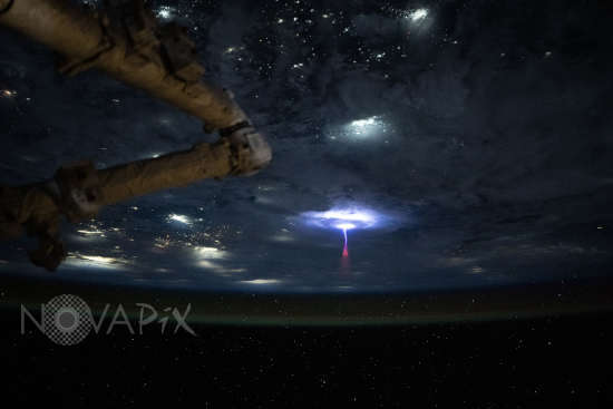 Sprite et orage vus depuis l'espace