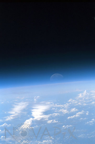 Coucher de Lune au-dessus de la Terre