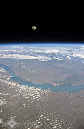 La Lune au-dessus du Kazakhstan