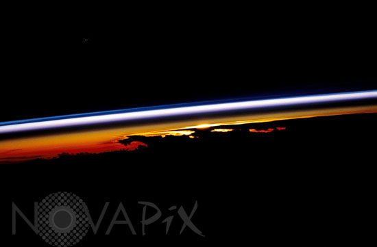 Lever de soleil vu depuis la navette Endeavour