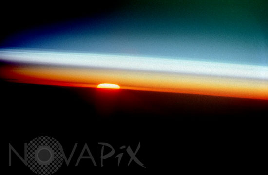 Coucher de soleil vu depuis la navette Columbia 10/1992