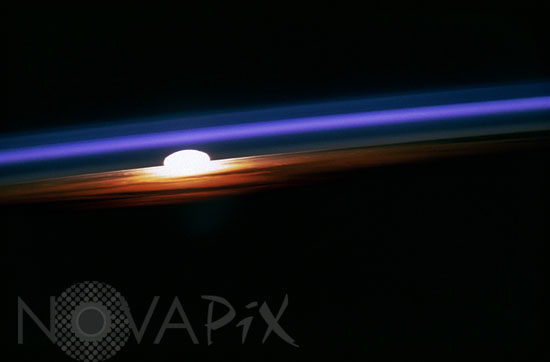 Lever de soleil vu depuis la navette Endeavour 09/1992