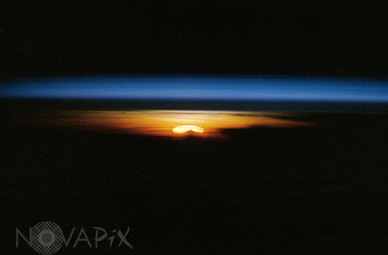 Lever de soleil vu depuis la navette Endeavour 09/1992