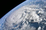 Typhon Sangda vu depuis ISS. 09/2004