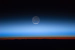 La Lune au-dessus de l'atmosphère terrestre