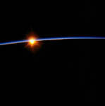 Lever de soleil vu depuis la navette Atlantis