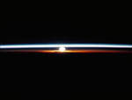 Lever de soleil vu depuis la navette Atlantis 03/1992