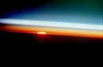 Coucher de soleil vu depuis la navette Columbia 10/1992
