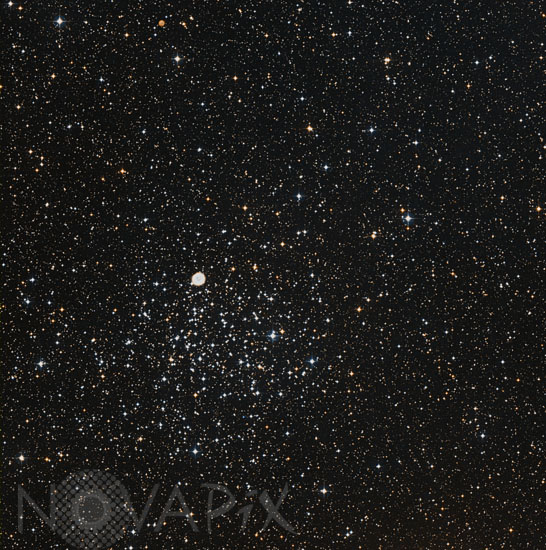 Amas ouvert M46 et nébuleuse planétaire NGC 2438 dans la Poupe
