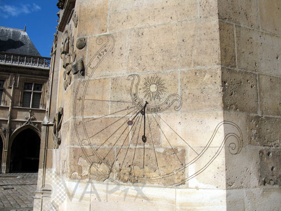 Cadran solaire du Musée de Cluny