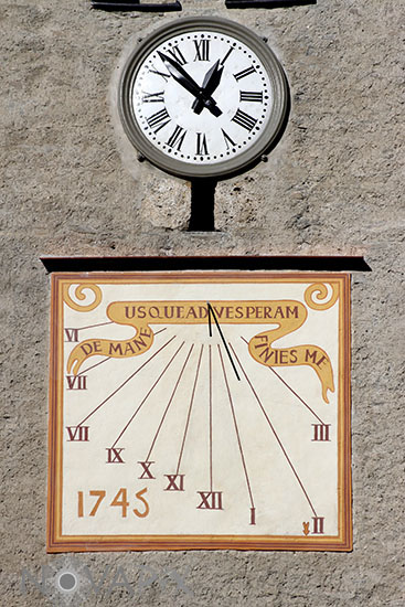 Cadran solaire et Horloge - Lanslevillard