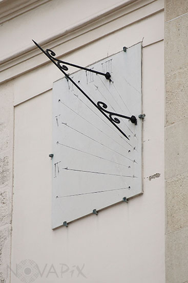 Cadran solaire de l'hôtel Gigault-de-Grisenoy (Paris 3e)
