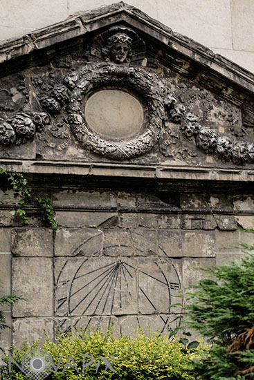 Cadran solaire de l'Hôtel de Noirat - Paris