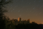 Filé d'étoiles au-dessus du château de Roussillon 