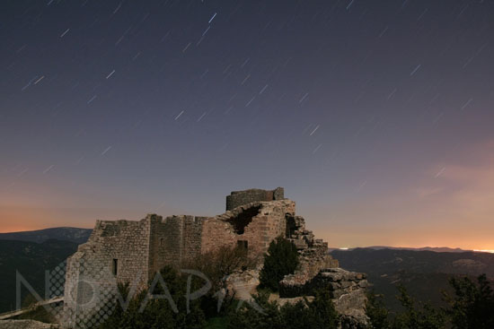 Filé d'étoiles au-dessus du château de Peyrepertuse 