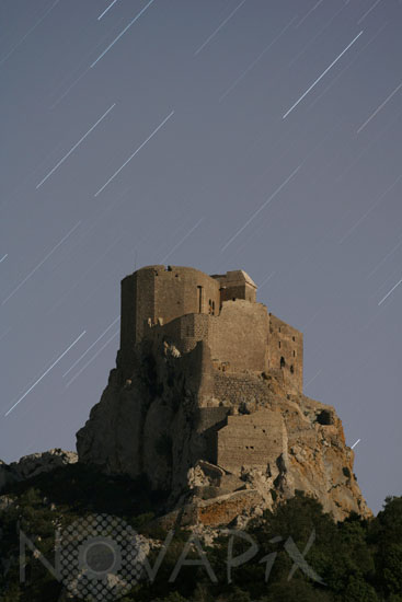 Filé d'étoiles au-dessus du château de Quéribus