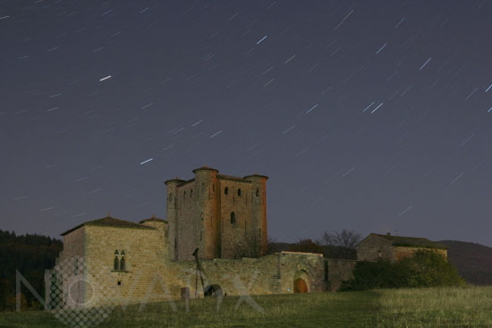 Filé d'étoiles au-dessus du château d'Arques
