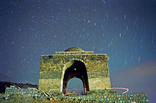 Circumpolaire et temple de Niasar