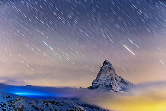 Filé d'étoiles sur le Cervin