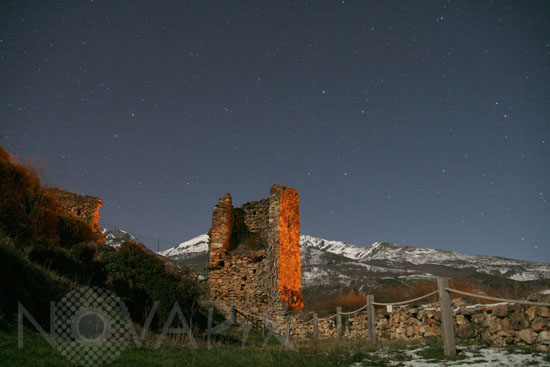 Ciel étoilé au-dessus du château de Lordat