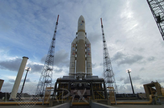 Fusée Ariane 5 sur son pas de tir. 02/2005
