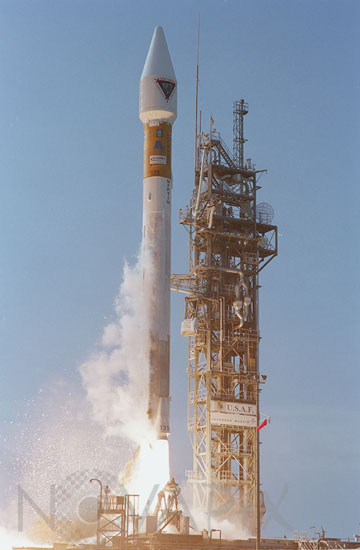 Atlas IIA/Centaur rocket lifts off. 06/2000