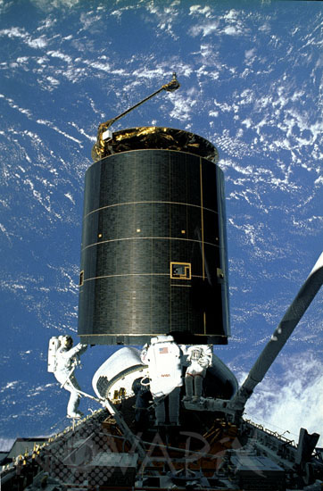 Intelsat 6 satellite capture.