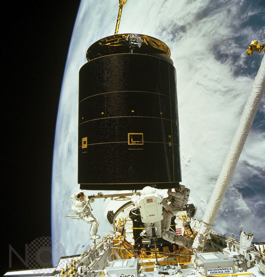 Satellite de télécommunication INTELSAT 6. 05/1992
