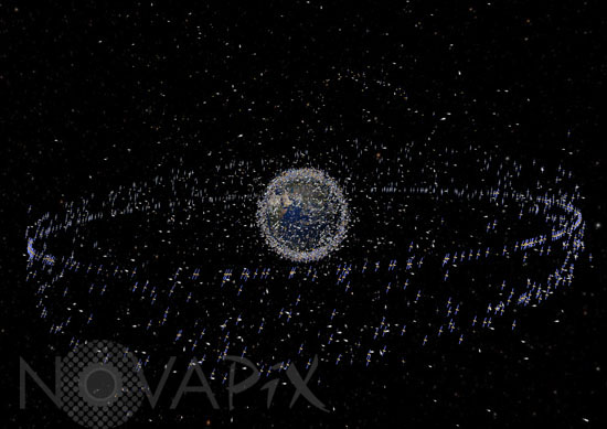 Vue des satellites et débris en orbite autour de la Terre