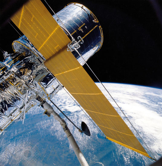 Déploiement du satellite Hubble 25/04/1990