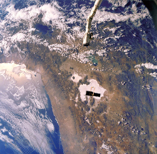 Déploiement du télescope spatial Hubble 25/04/1990