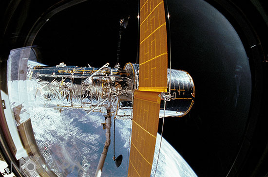 Déploiement du satellite Hubble 25/04/1990