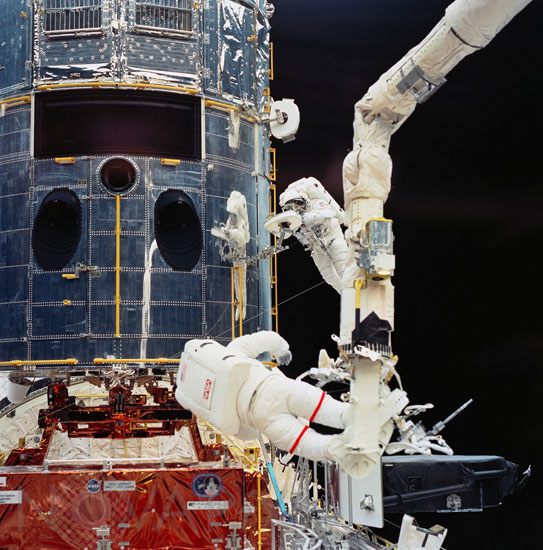 Hubble space telescope: first repair mission 12/1993