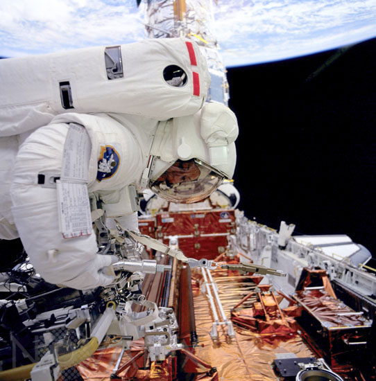 Télescope spatial Hubble: 1e mission d'entretien. 12/1993