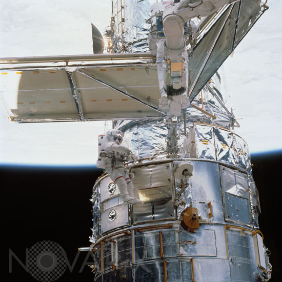 Télescope spatial Hubble: 4e mission d'entretien. 03/2002