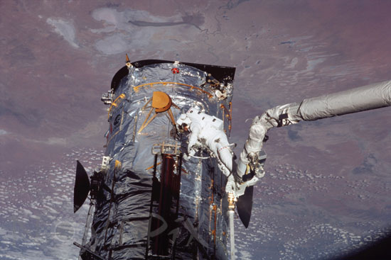 Télescope spatial Hubble: 4e mission d'entretien. 03/2002